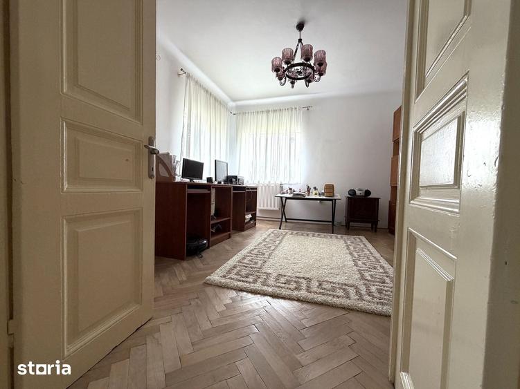 Casă cu 5 camere cu Teren 430 Mp în Mihai Bravu