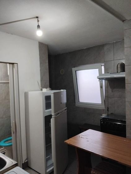 Inchiriez camera la curte - 3