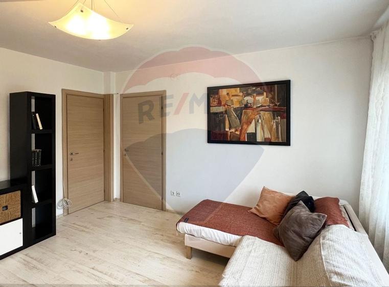 Vanzare apartament spatios,  3 camere - Metrou 1Mai - 9