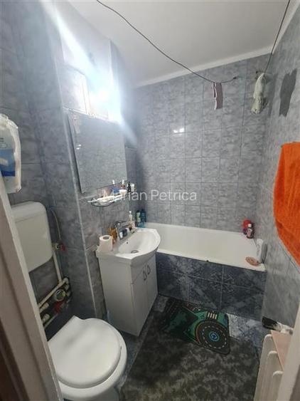 Apartament cu 4 camere decomandat în Colentina