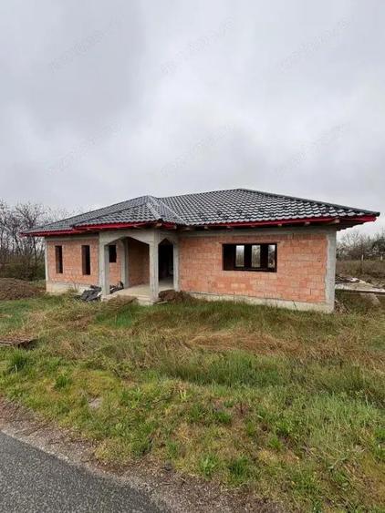 Casa parter stil mediteranean, 115 mp utili + teren 470 mp, demisol 30 mp - 1