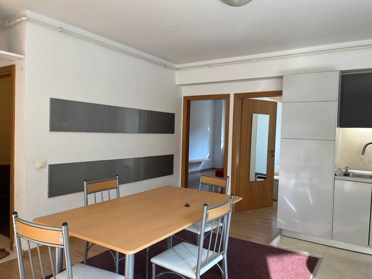 Apartament cu 3 camere decomandat în Dosu Bricii