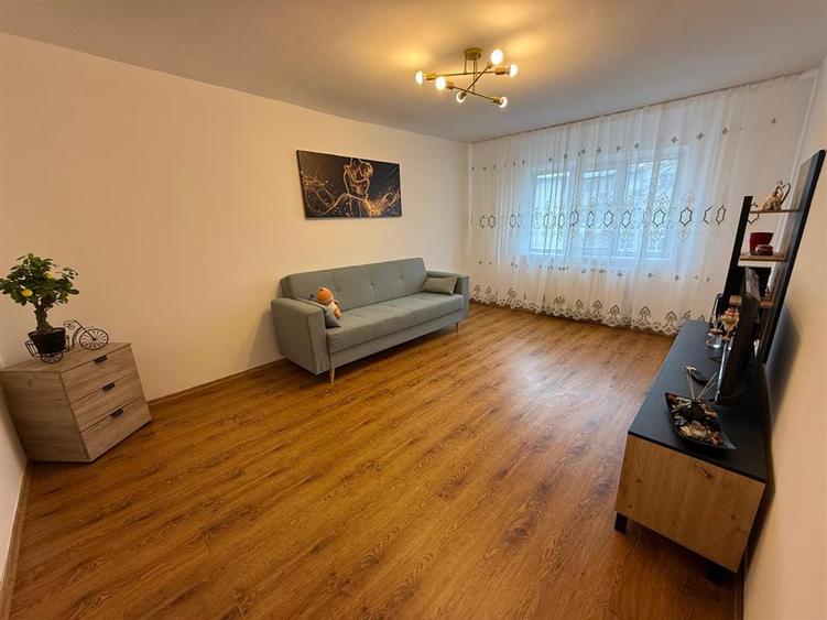 Tomesti - 2 camere decomandat - etaj intermediar - renovat complet - 1