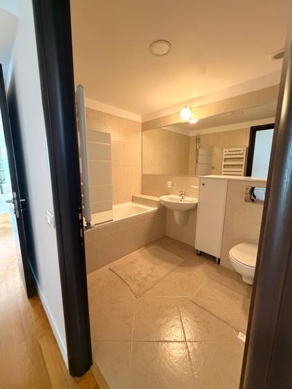 Apartament cu 3 camere semidecomandat în Herăstrău