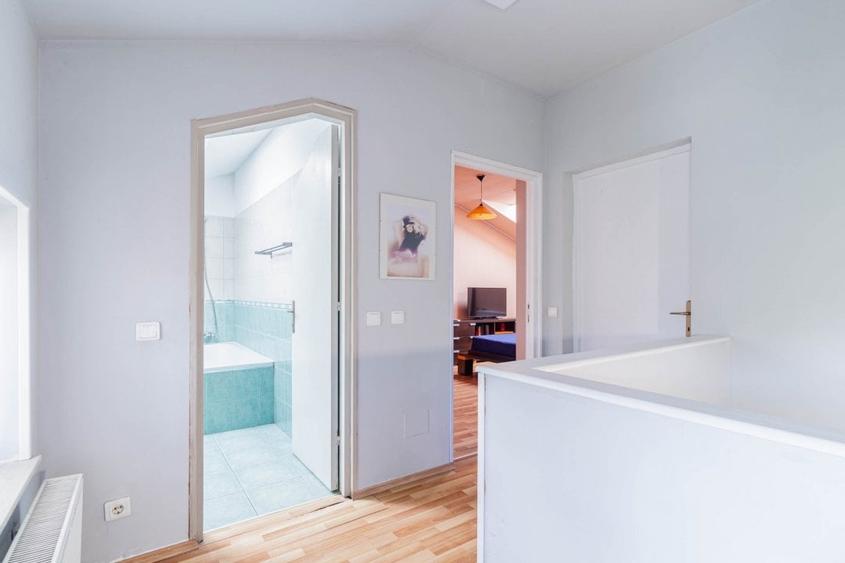 Vila în complexul Azur-Pipera,curte 100mp,loc de parcare,COMISION0 - 24