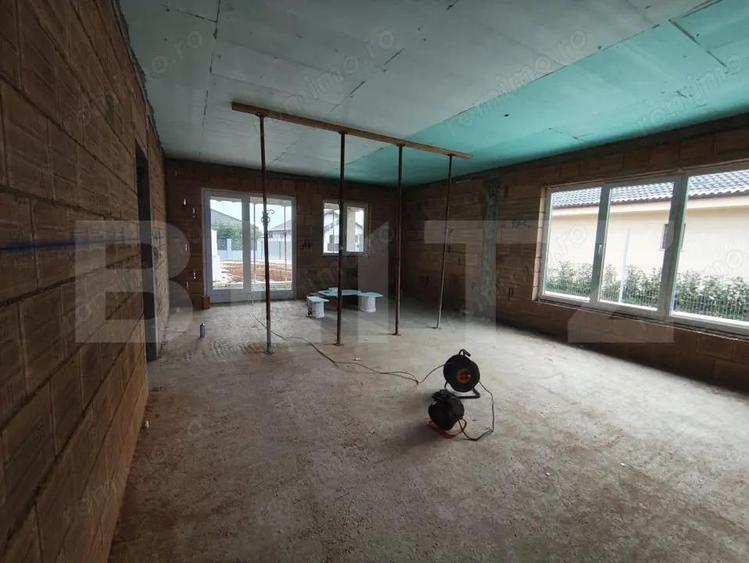 Casa finisata la cheie la intrare in Santandrei racordata la toate utilitatile - 3