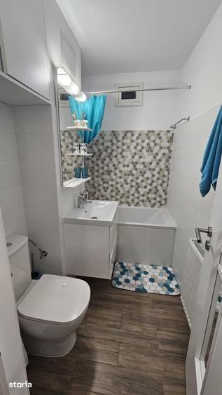 Apartament cu 3 camere semidecomandat, mobilat în Girocului