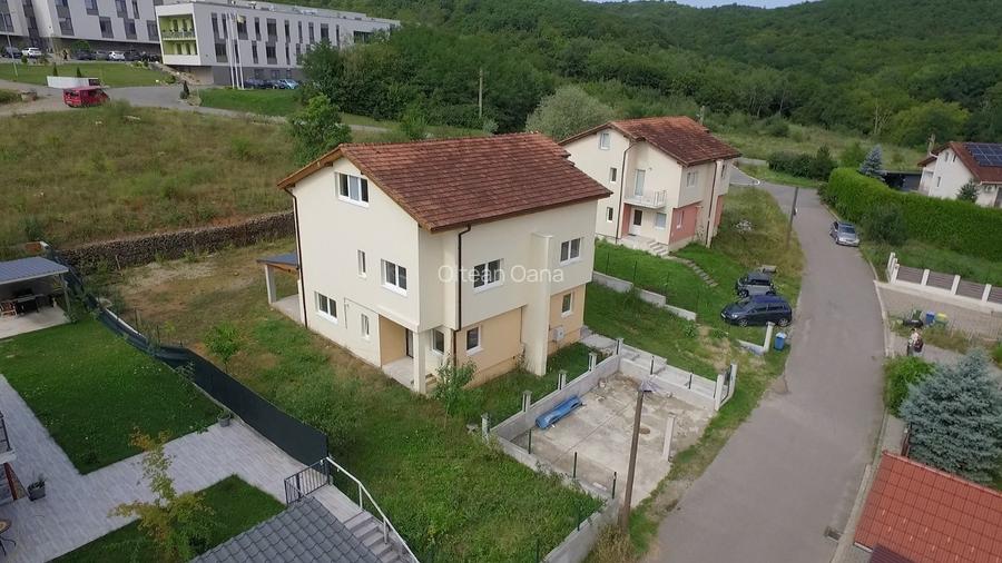 Casa finisata de vanzare in Gilau, 5 camere+ mansarda, teren 810mp