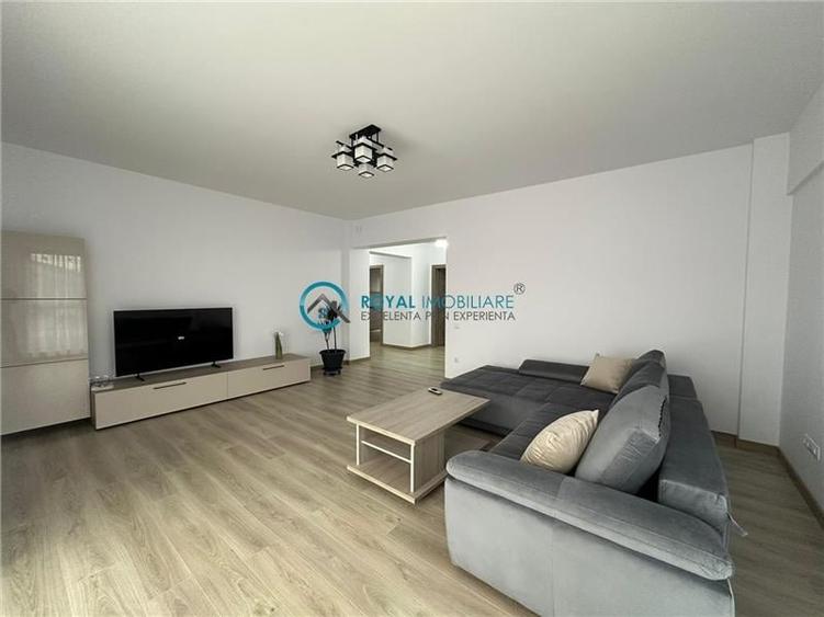 Royal Imobiliare - Inchiriere apartament 3 camere zona Albert - 1