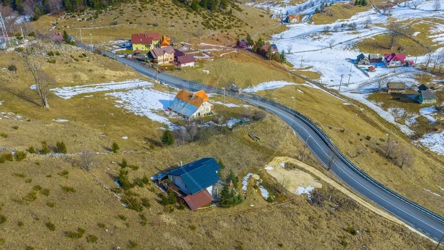 Teren intravilan CU PRIVELISTE DE POVESTE- Fundata- Romania - 3