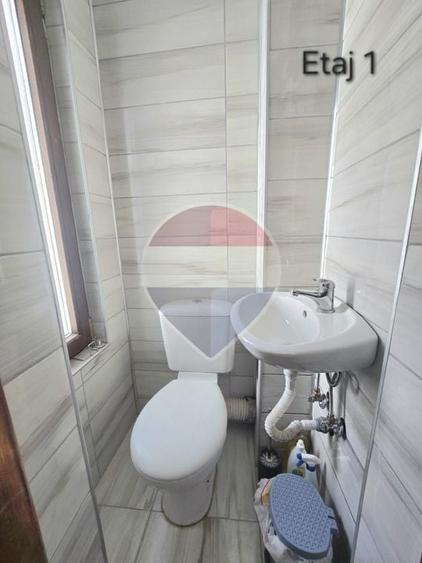 Apartament cu 6 camere semidecomandat în Central