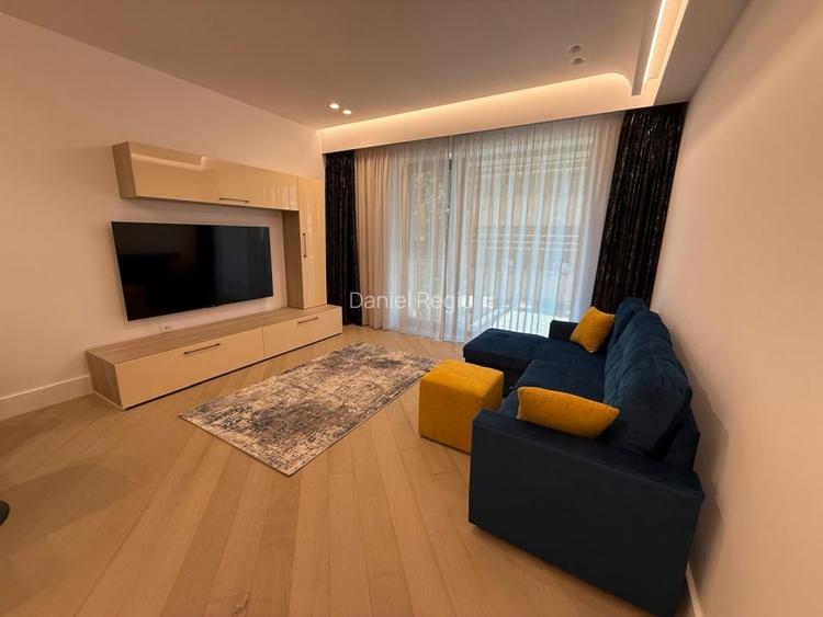 Cortina 126 Erou Iancu Nicolae Cambridge Jolie Ville