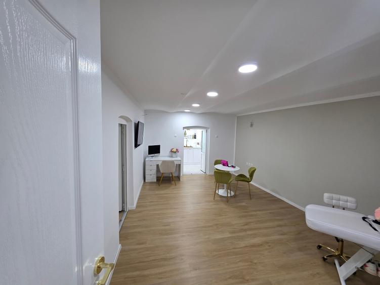 Vand apartament 2 camere spatios - 1