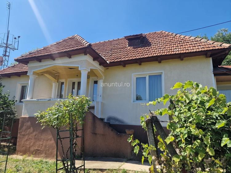 Casa in mediu rural cu teren