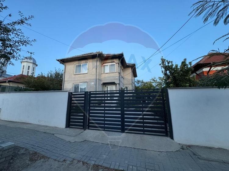 Casa / Vila cu 7 camere de vanzare in zona Central - 1