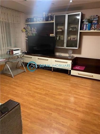Apartament cu 3 camere decomandat, mobilat în 9 Mai Apartament cu 3 camere decomandat, mobilat în 9 Mai