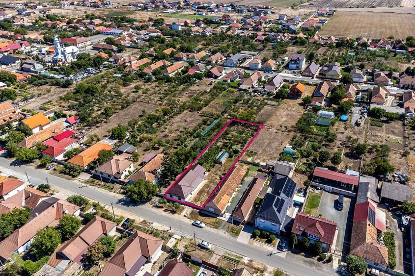 Casă individuală cu 4 camere cu Canalizare în Livada