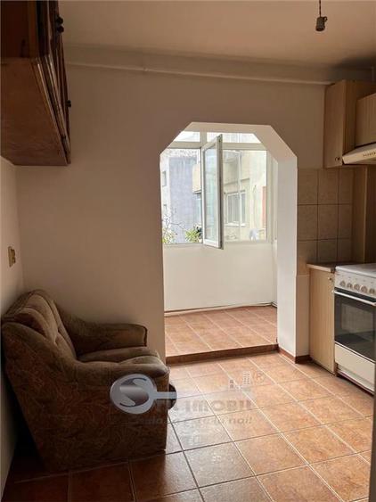 Apartament cu 3 camere decomandat în Nicolina