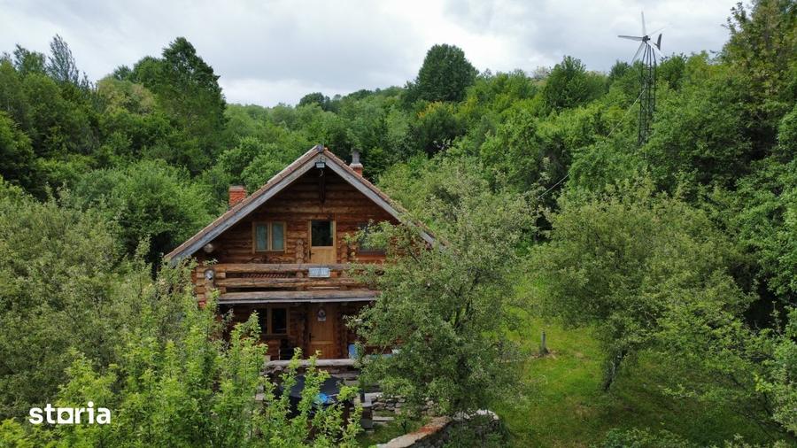 Casă cu Teren 31000 Mp în Corbi