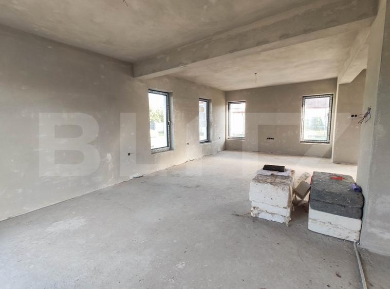 Casă individuală cu 6 camere cu Teren 525 Mp în Păulești