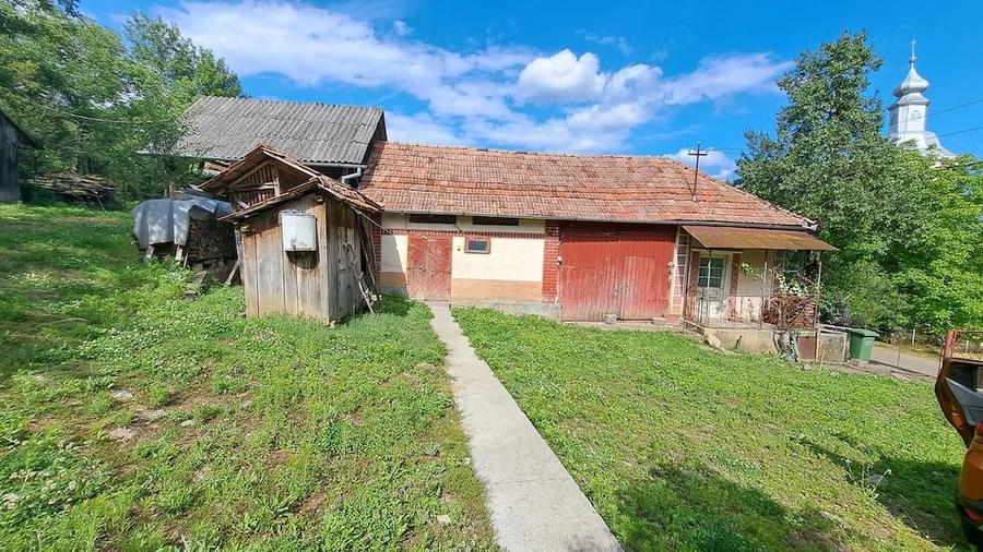 Casă cu 2 camere cu Teren 2330 Mp în Verveghiu