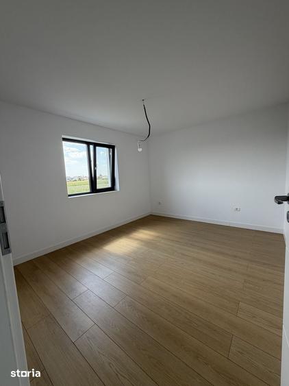 Casă cu 4 camere cu Teren 328 Mp în Clinceni