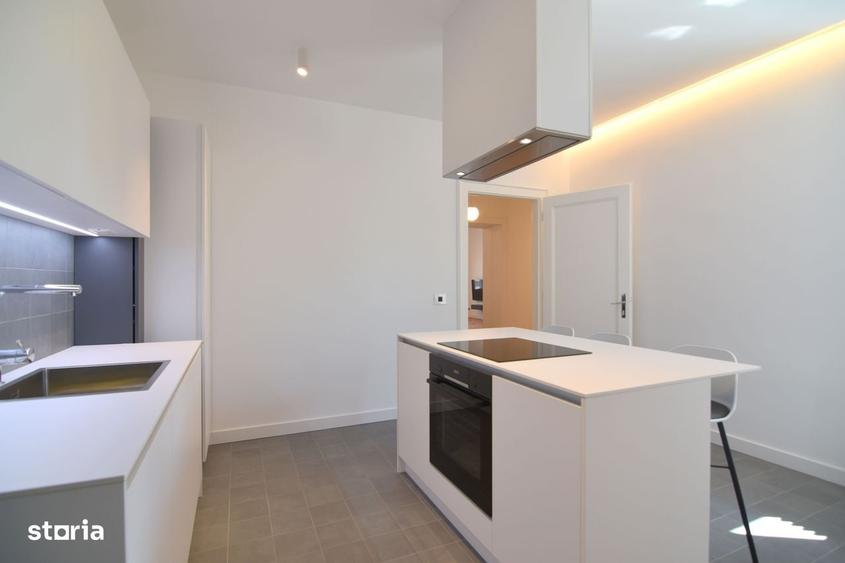 Apartament cu 3 camere decomandat în Neptun