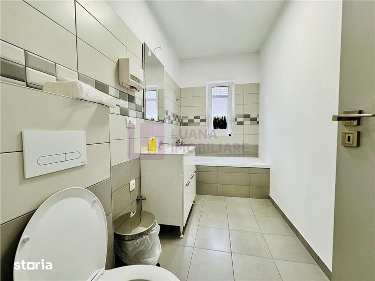 Casă cu 8 camere cu Teren 824 Mp în Central