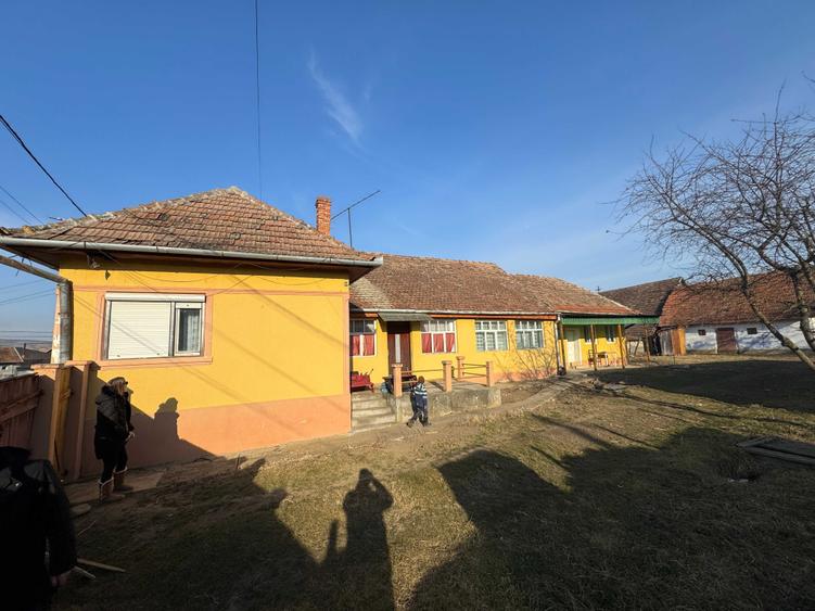 Casă cu 3 camere în Sâncel