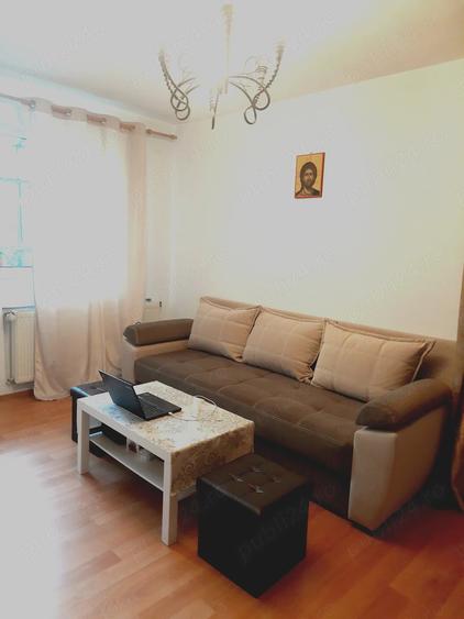 Apartament cu 4 camere semidecomandat în Drumul Taberei