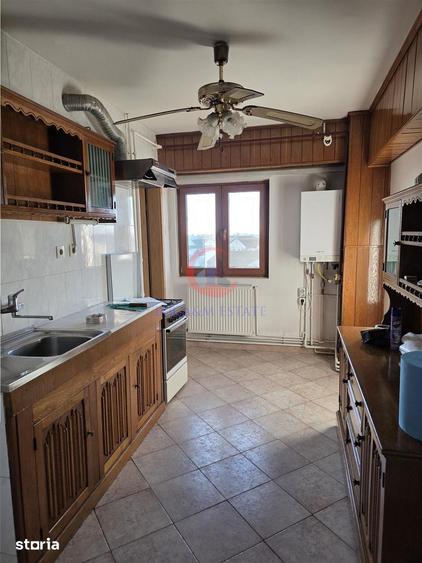 Apartament cu 4 camere decomandat în Dorobanților