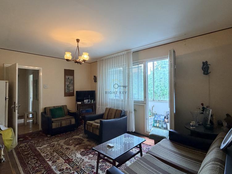 Apartament cu 4 camere semidecomandat, mobilat în Berceni