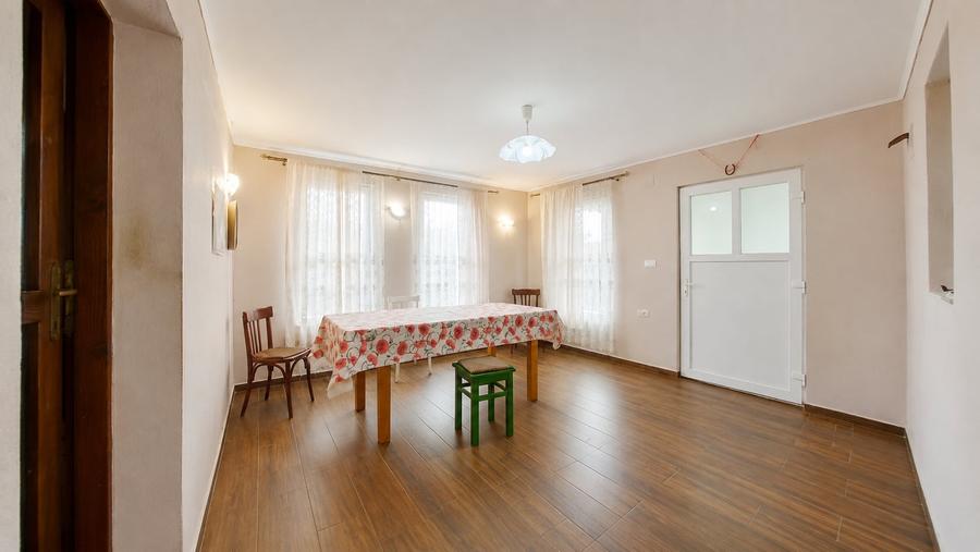 Casă individuală cu 3 camere cu Teren 1530 Mp în Șiria