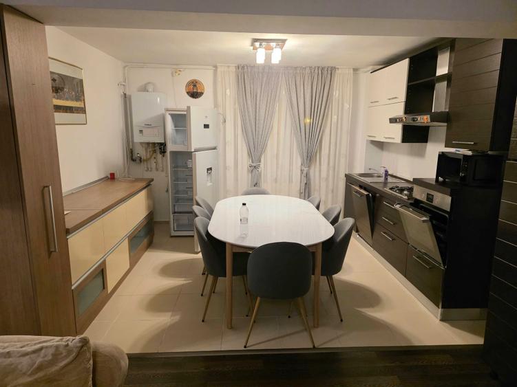 Apartament cu 3 camere decomandat în Central