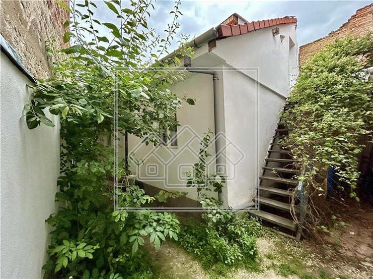 Duplex cu 6 camere cu Canalizare în Central