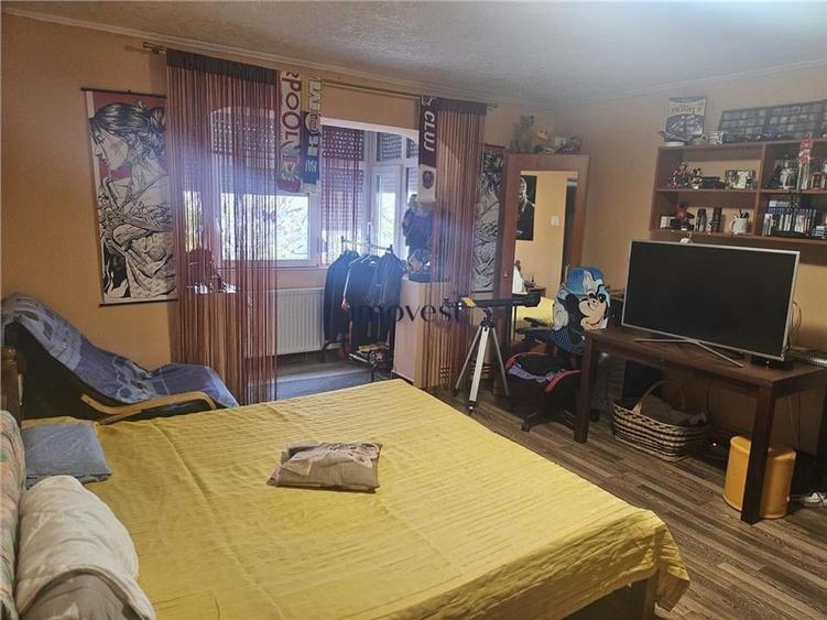 Apartament cu 4 camere decomandat în Micro 16