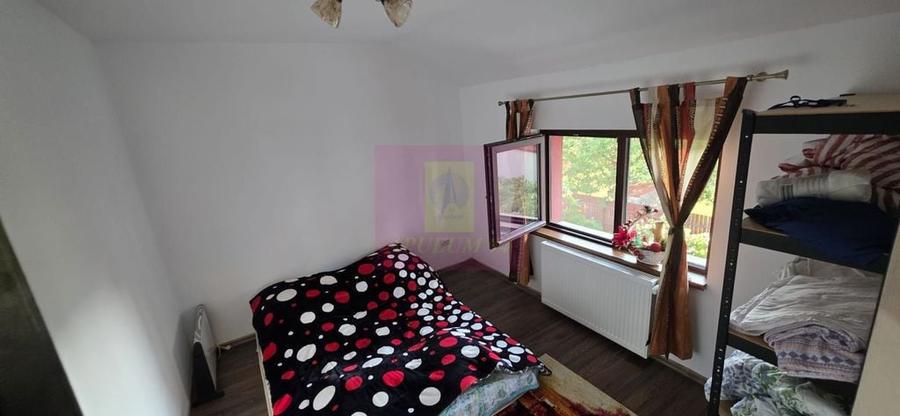 Casă cu 5 camere cu Teren 882 Mp în Bănești