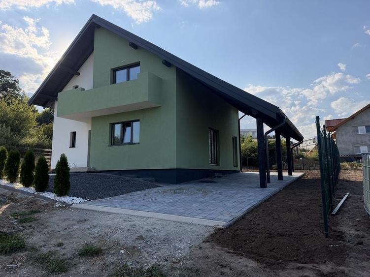 Casă cu 4 camere în Șelimbăr