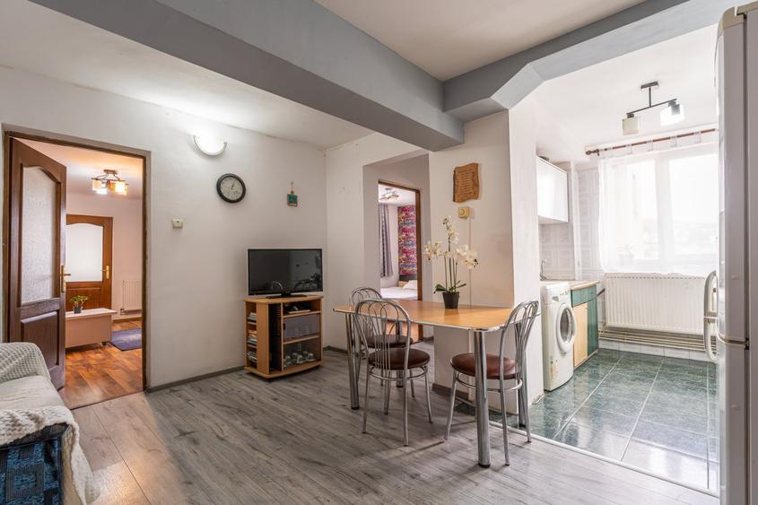 Apartament cu 3 camere semidecomandat, mobilat în Central