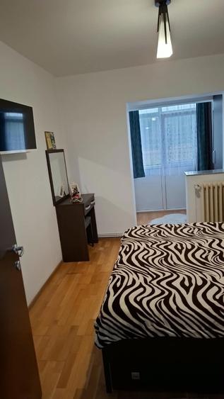 Apartament cu 4 camere decomandat în Central