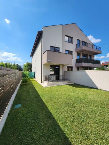 Apartament cu 3 camere semidecomandat în Dămăroaia