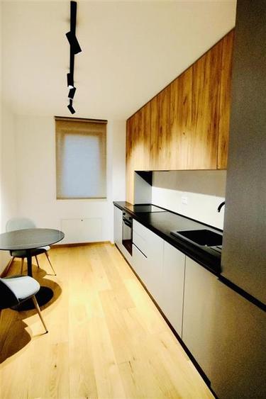 Studio luxos cu priveliste, parcare, aer conditionat in Urban Plaza - 3