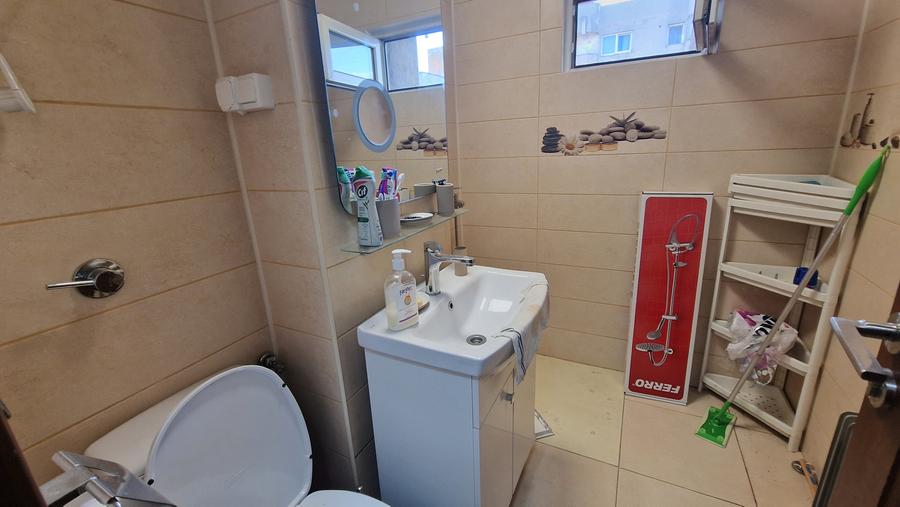 Apartament cu 3 camere decomandat în Alexandriei