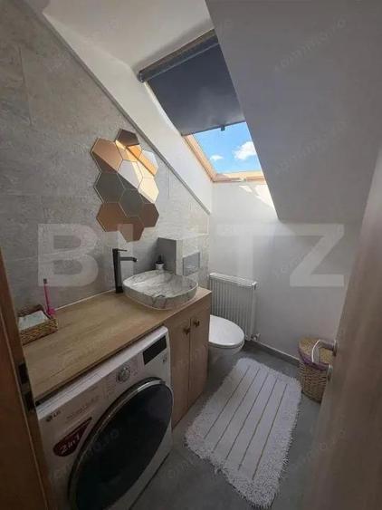 Apartament cu 4 camere semidecomandat în Florești