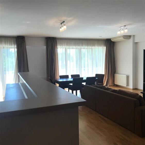 Apartament cu 4 camere decomandat în Herăstrău