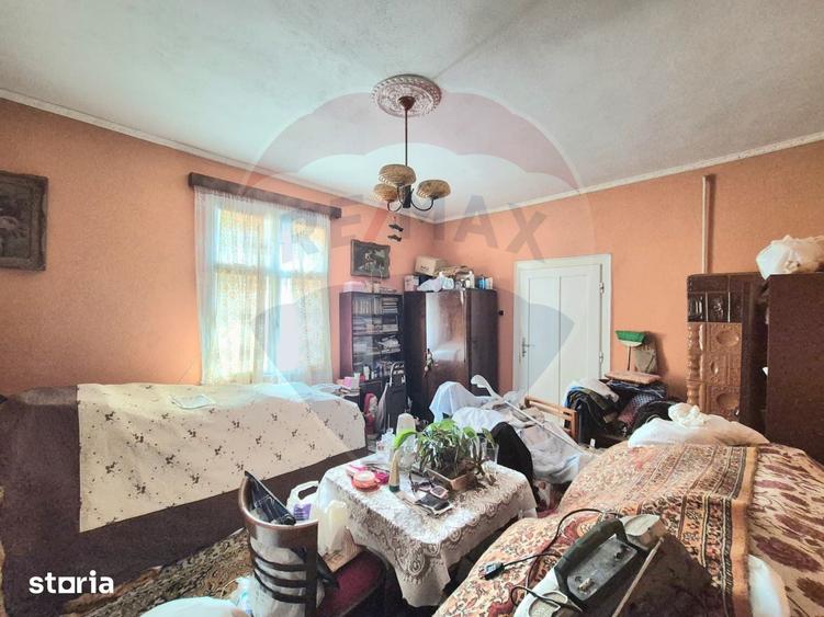 Casă cu 3 camere cu Teren 1100 Mp în Pârneava