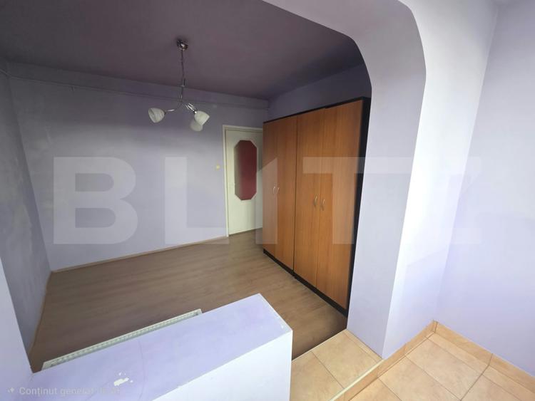 Apartament cu 3 camere decomandat, mobilat în Tudor