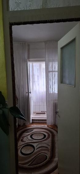 Apartament cu 2 camere decomandat în Uiești