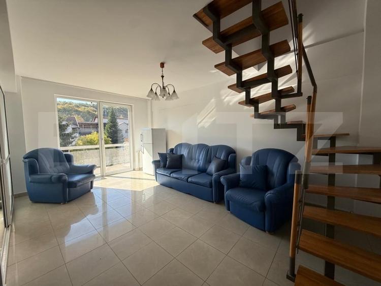 Apartament cu 3 camere decomandat, mobilat în Tudor