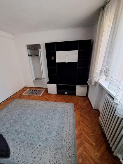 Apartament cu 2 camere semidecomandat, mobilat în Universității